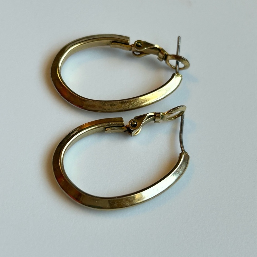 Vintage Gold Tone Oval Hoop Earrings Classic Vintage Hoops Gold Hoops Minimalist - Picture 13 of 13